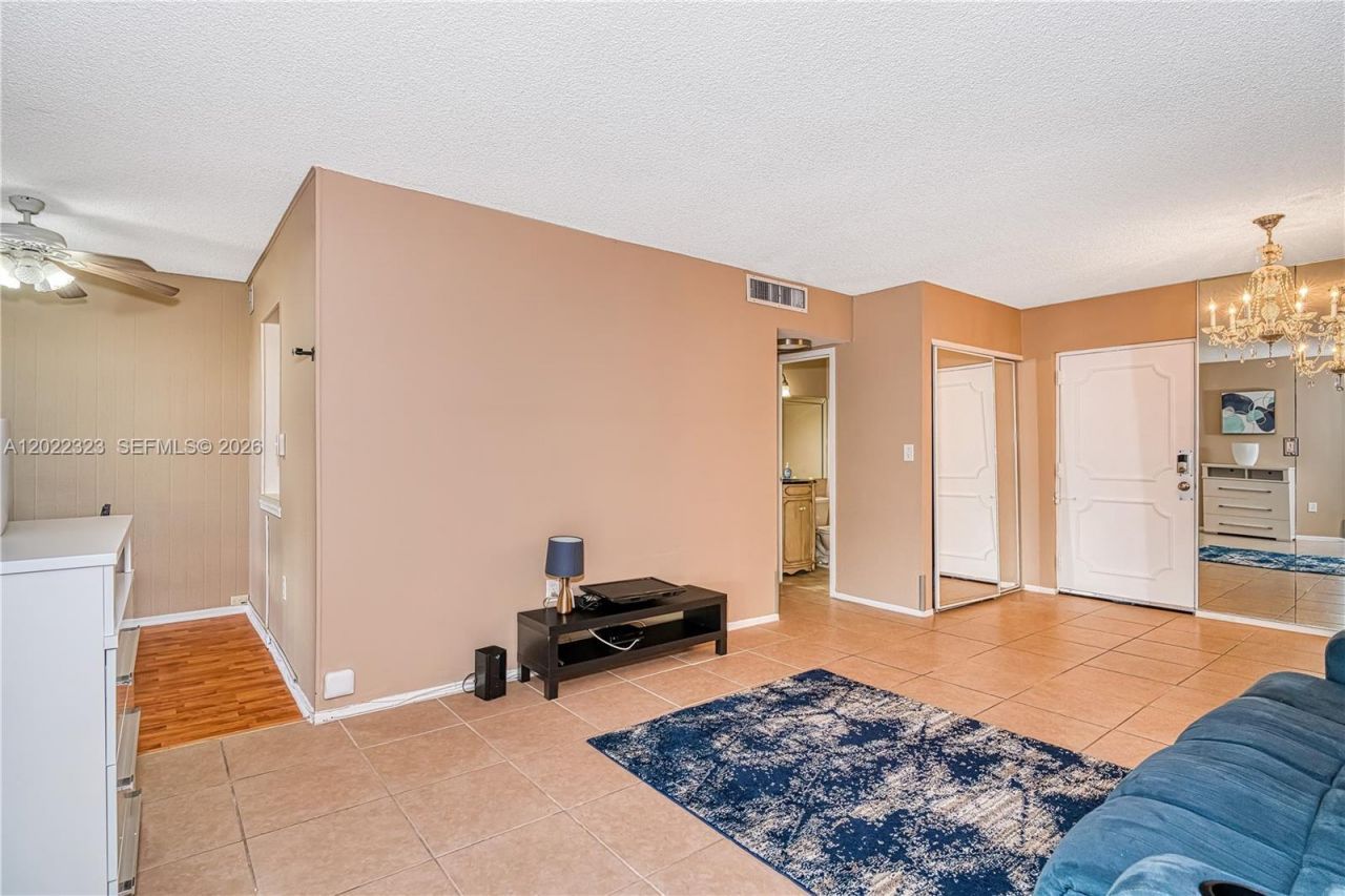 200 177th Dr , Unit 519, Sunny Isles Beach, FL 33160 Photo