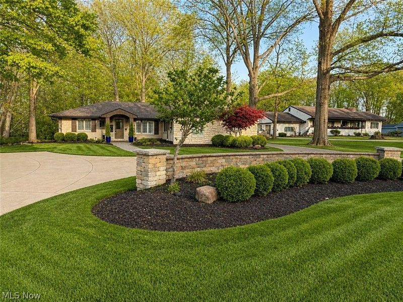 6325 Crossview Road, Seven Hills, OH 44131 Photo 1