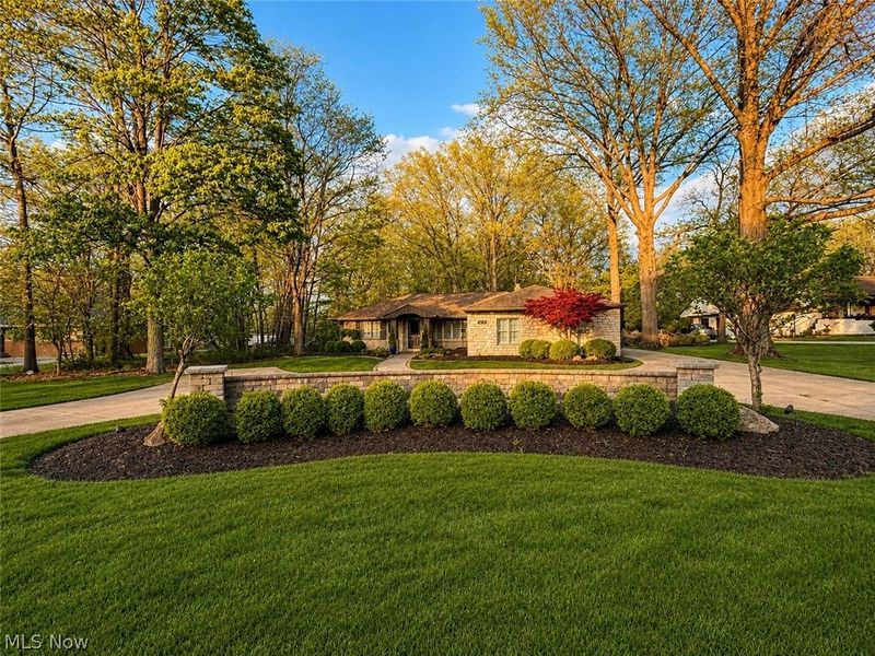 6325 Crossview Road, Seven Hills, OH 44131 Photo 2