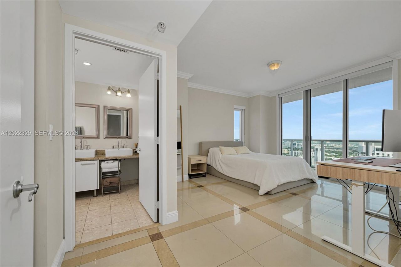 185 SW 7th St , Unit 4201, Miami, FL 33130 Photo