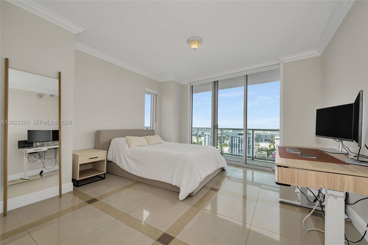185 SW 7th St , Unit 4201, Miami, FL 33130 Photo