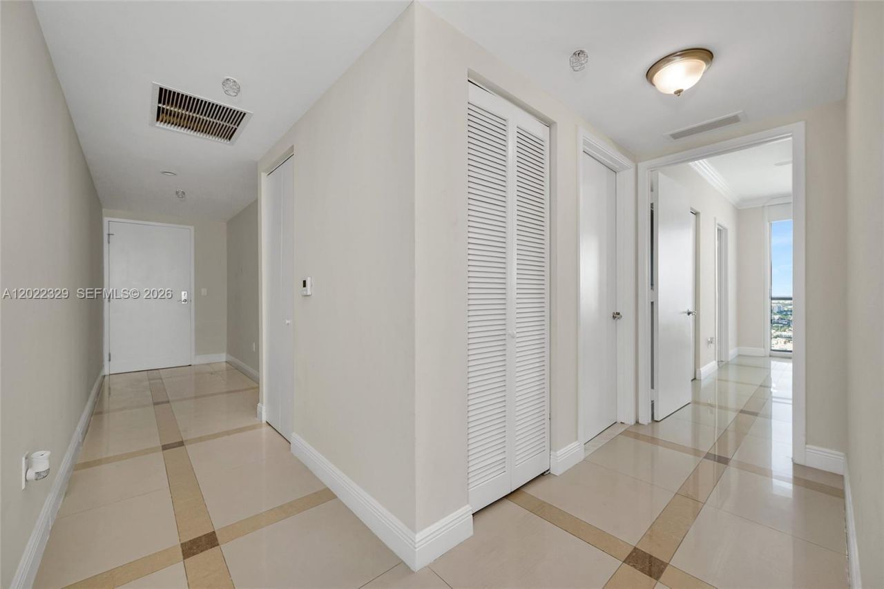 185 SW 7th St , Unit 4201, Miami, FL 33130 Photo