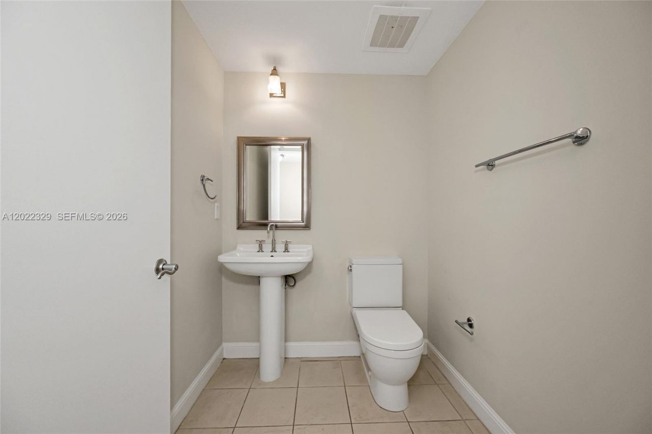 185 SW 7th St , Unit 4201, Miami, FL 33130 Photo
