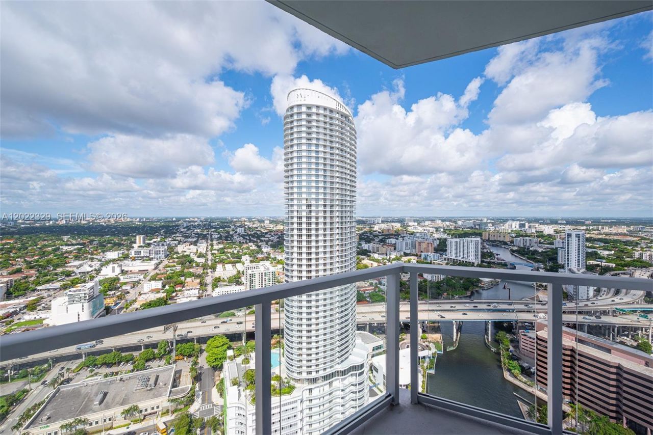 185 SW 7th St , Unit 4201, Miami, FL 33130 Photo