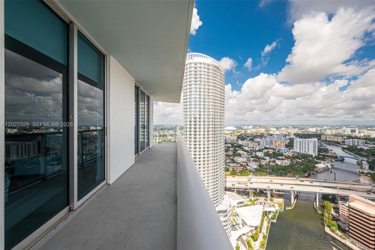 185 SW 7th St , Unit 4201, Miami, FL 33130 Photo