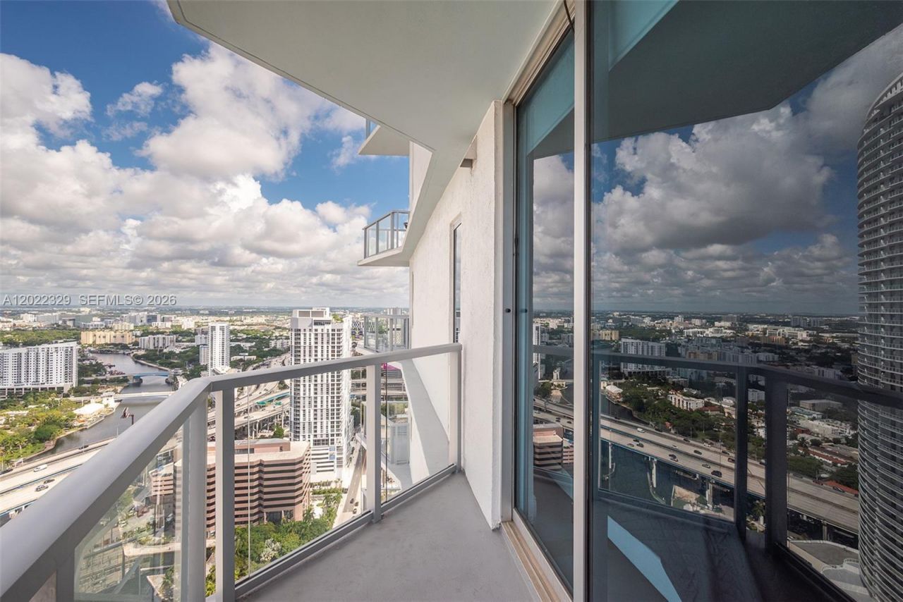 185 SW 7th St , Unit 4201, Miami, FL 33130 Photo