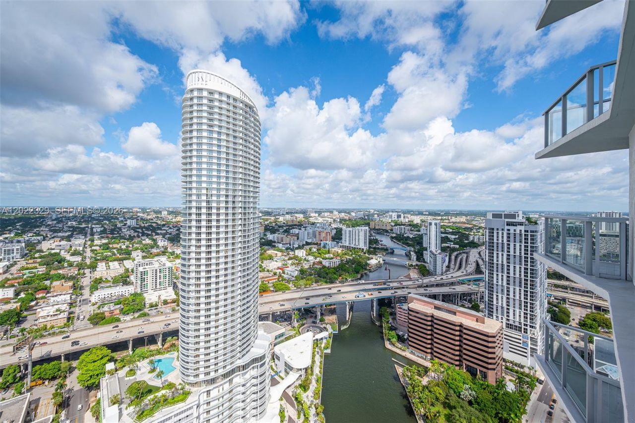 185 SW 7th St , Unit 4201, Miami, FL 33130 Photo