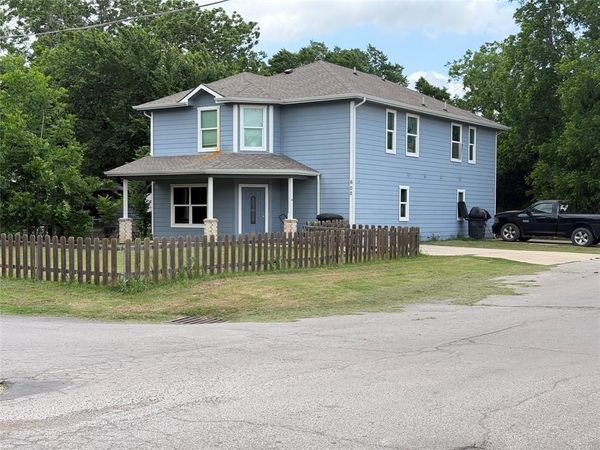 602 Sabine Avenue , Cleburne, TX 76031