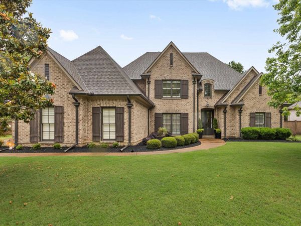 1644 BRACKENSHIRE LN, Collierville, TN 38017