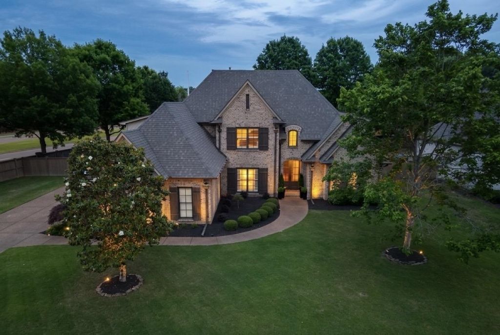 1644 BRACKENSHIRE LN Collierville, TN 38017