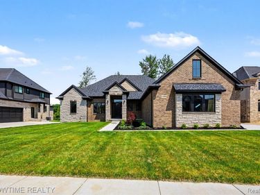 11695 ENCORE Drive , Shelby Twp, MI 48315