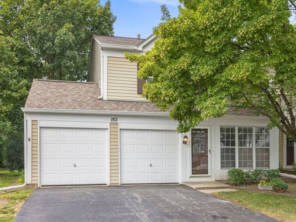 182 Half Moon Circle , Aurora, IL 60504