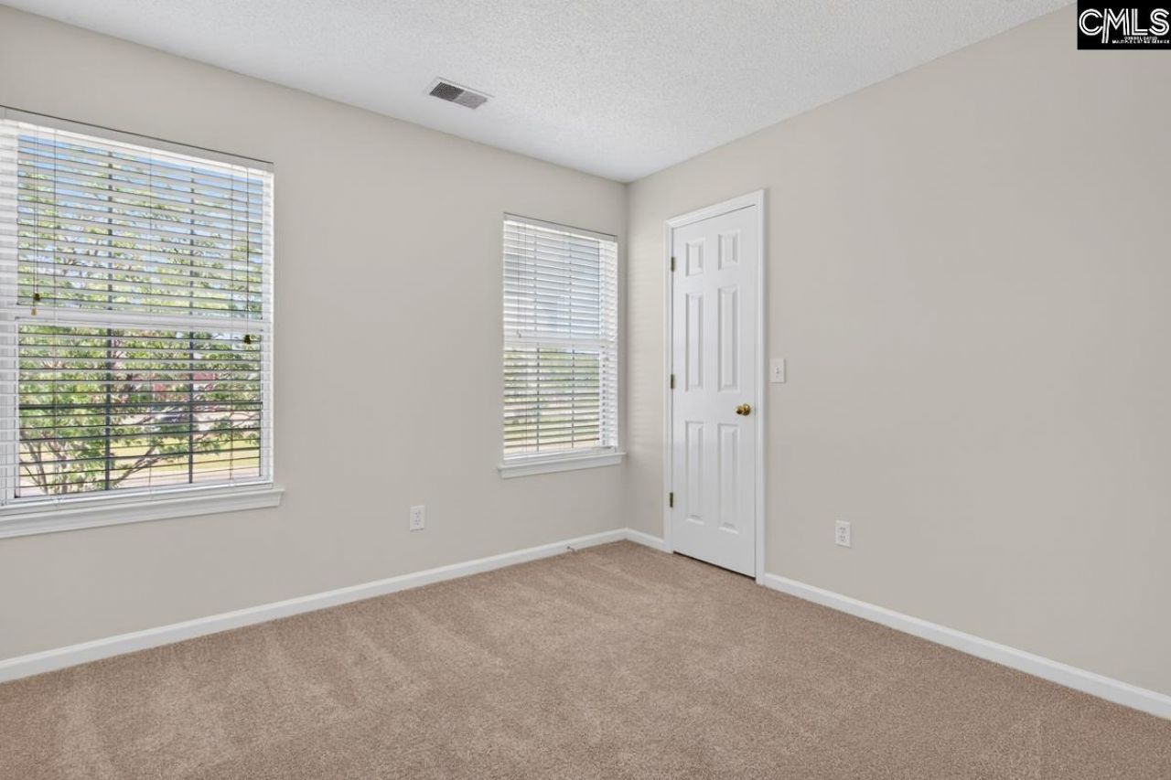 104 Rolling Knoll Drive  Photo 10