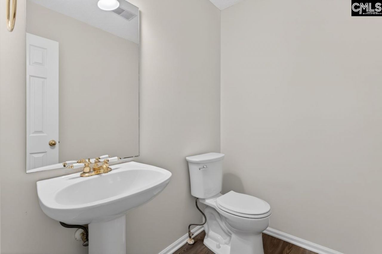 104 Rolling Knoll Drive  Photo 12