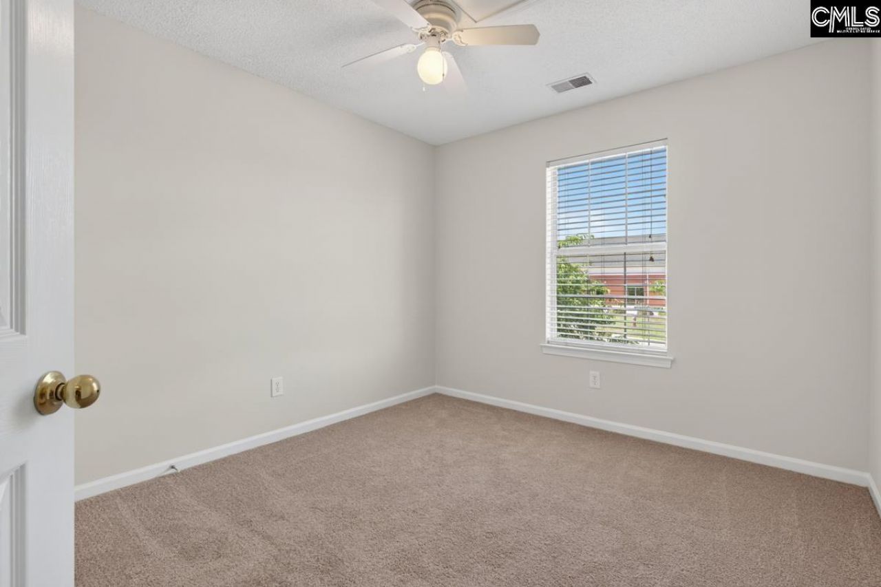 104 Rolling Knoll Drive  Photo 13