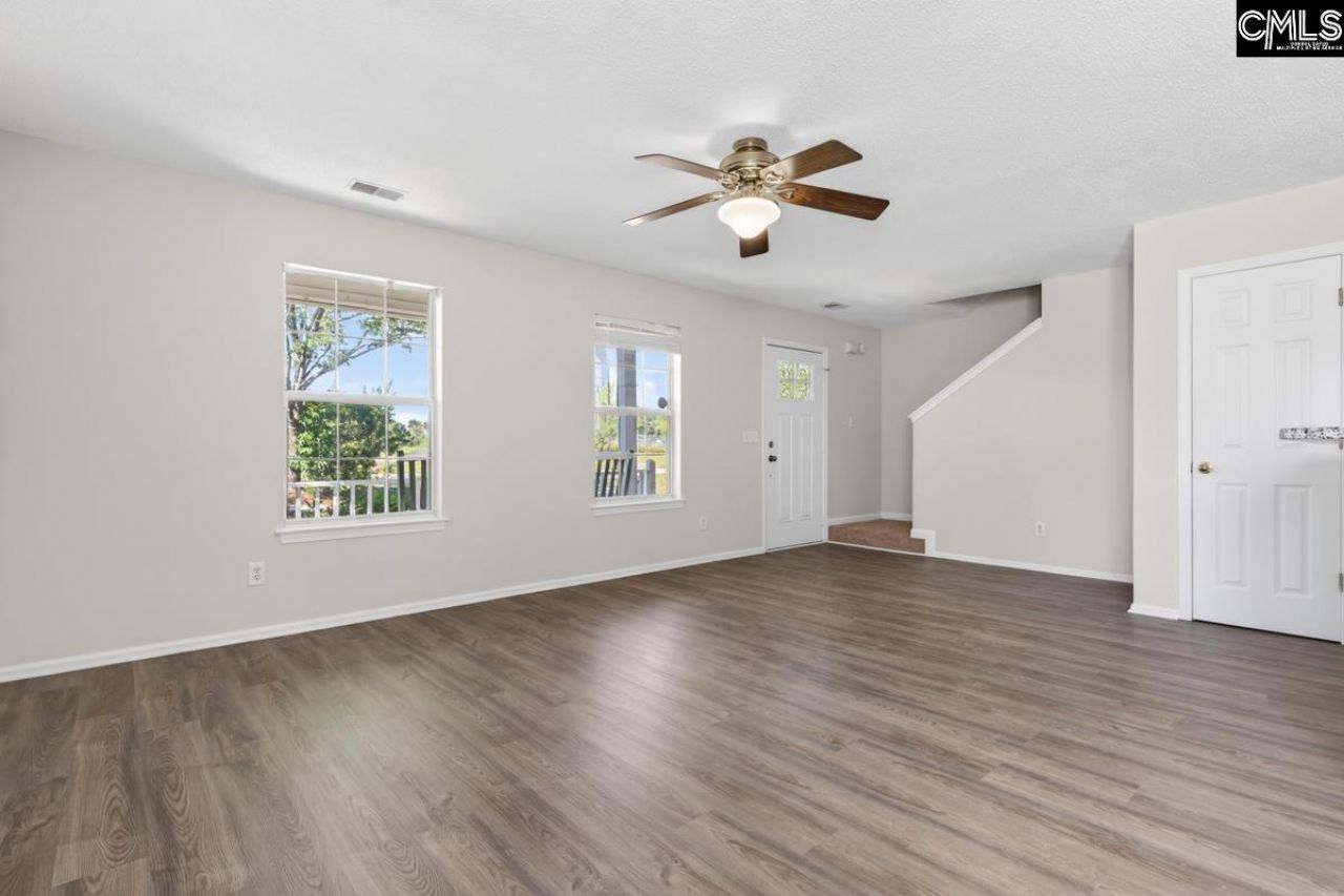 104 Rolling Knoll Drive  Photo 14