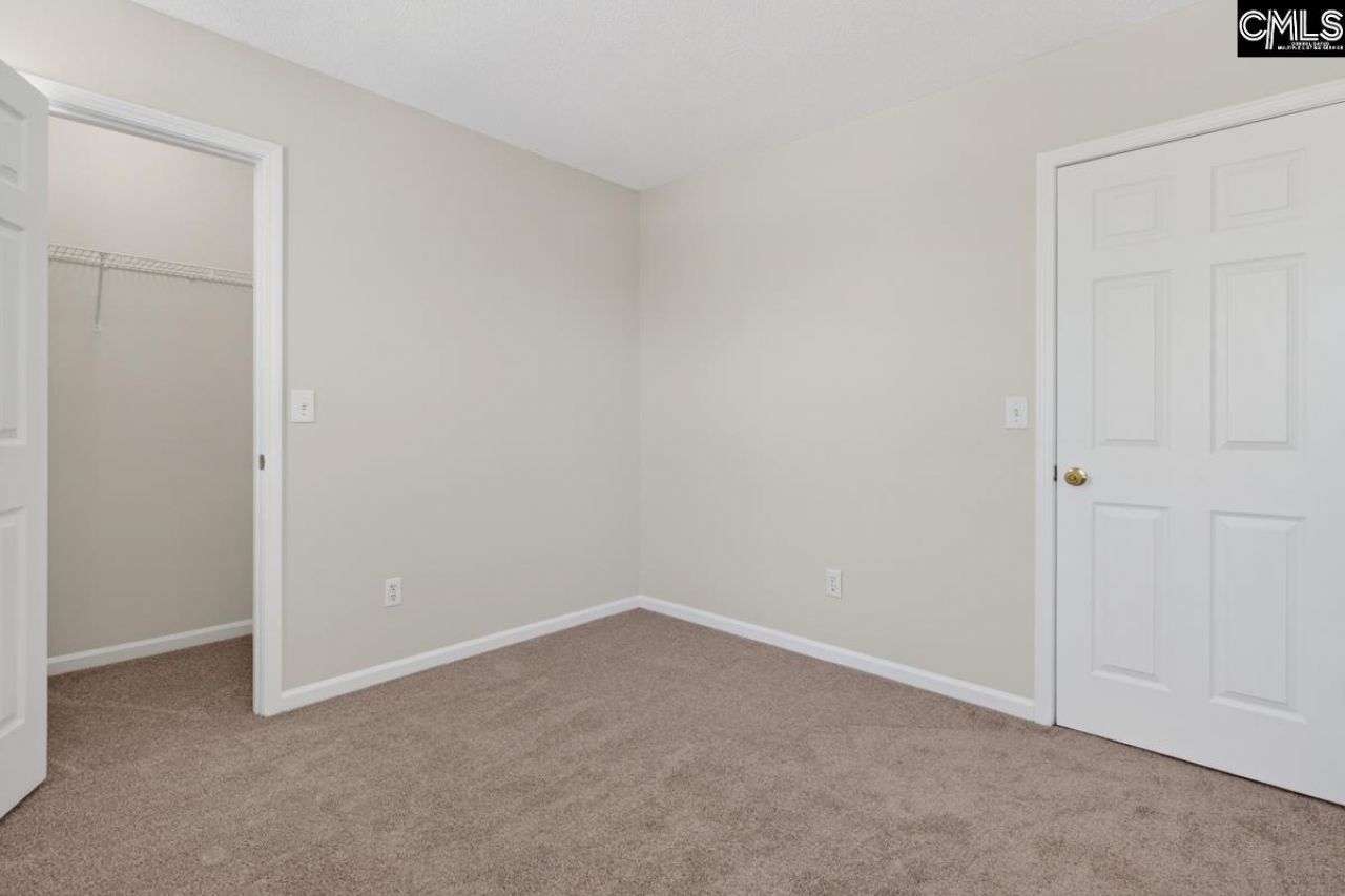 104 Rolling Knoll Drive  Photo 15