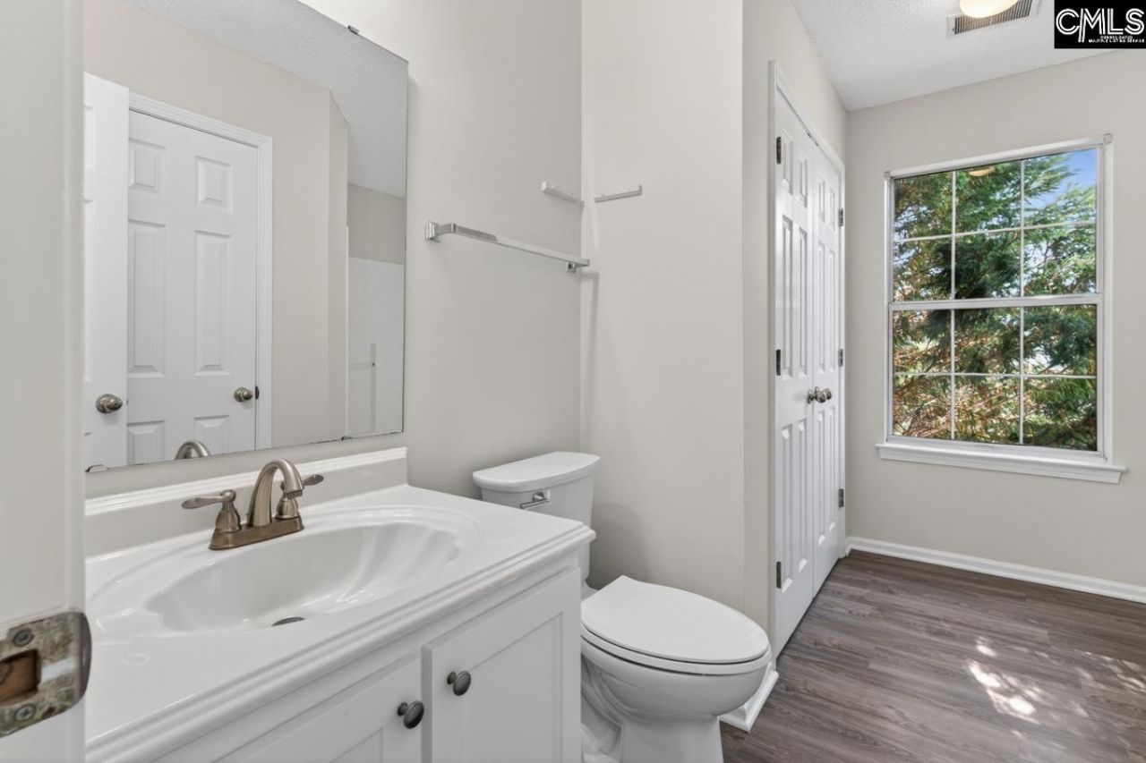 104 Rolling Knoll Drive  Photo 24