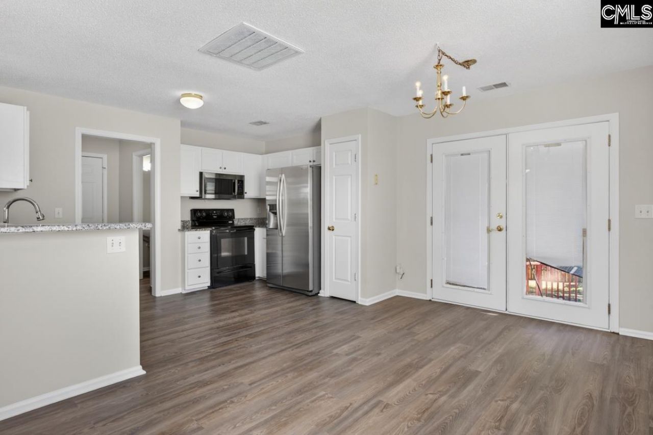 104 Rolling Knoll Drive  Photo 4