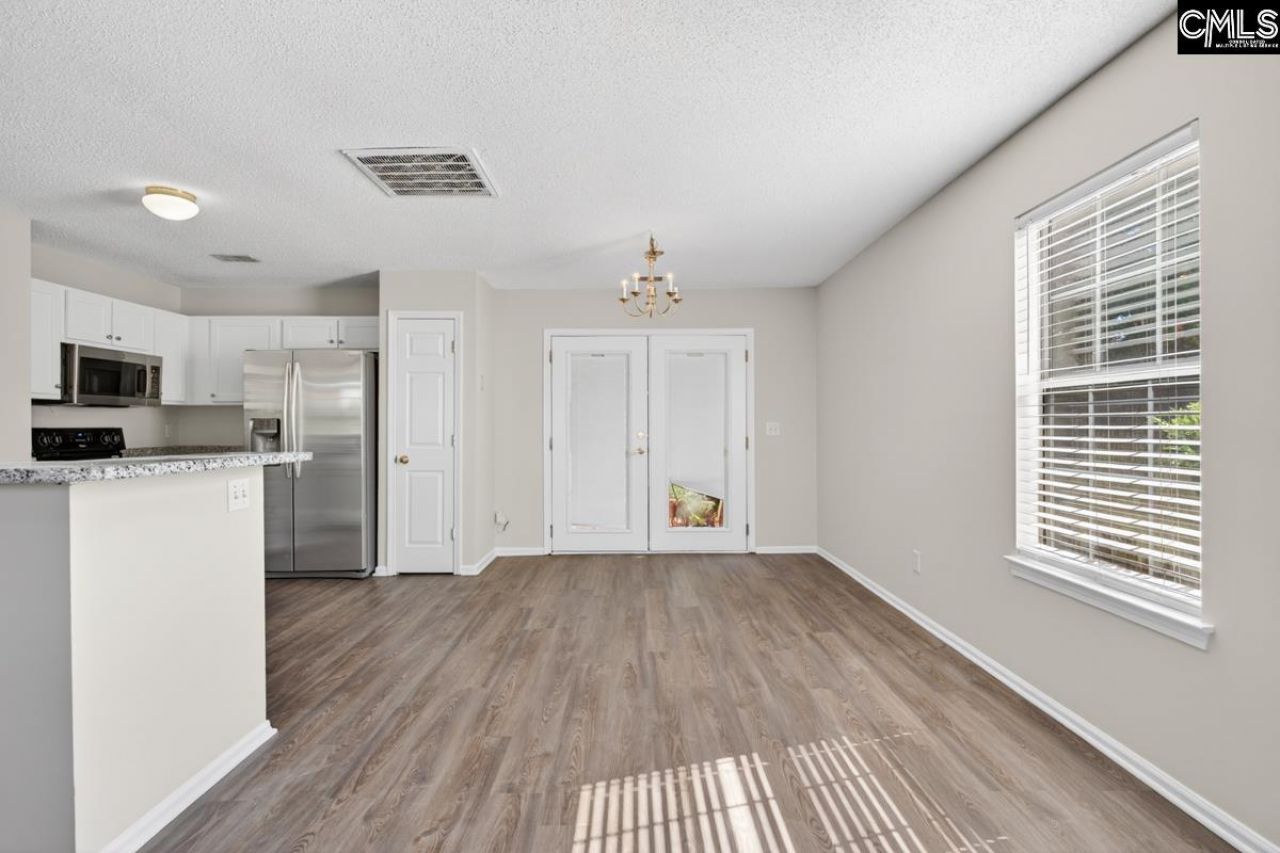 104 Rolling Knoll Drive  Photo 6