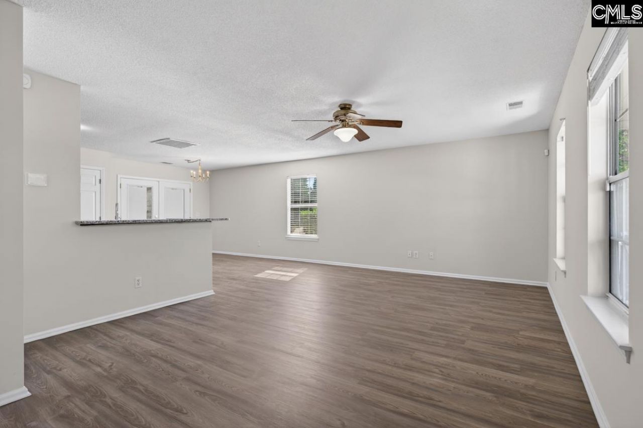 104 Rolling Knoll Drive  Photo 7