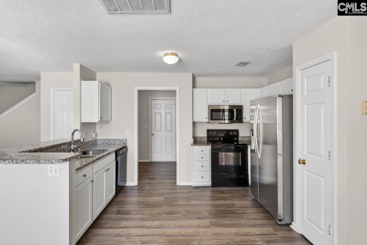104 Rolling Knoll Drive  Photo 8