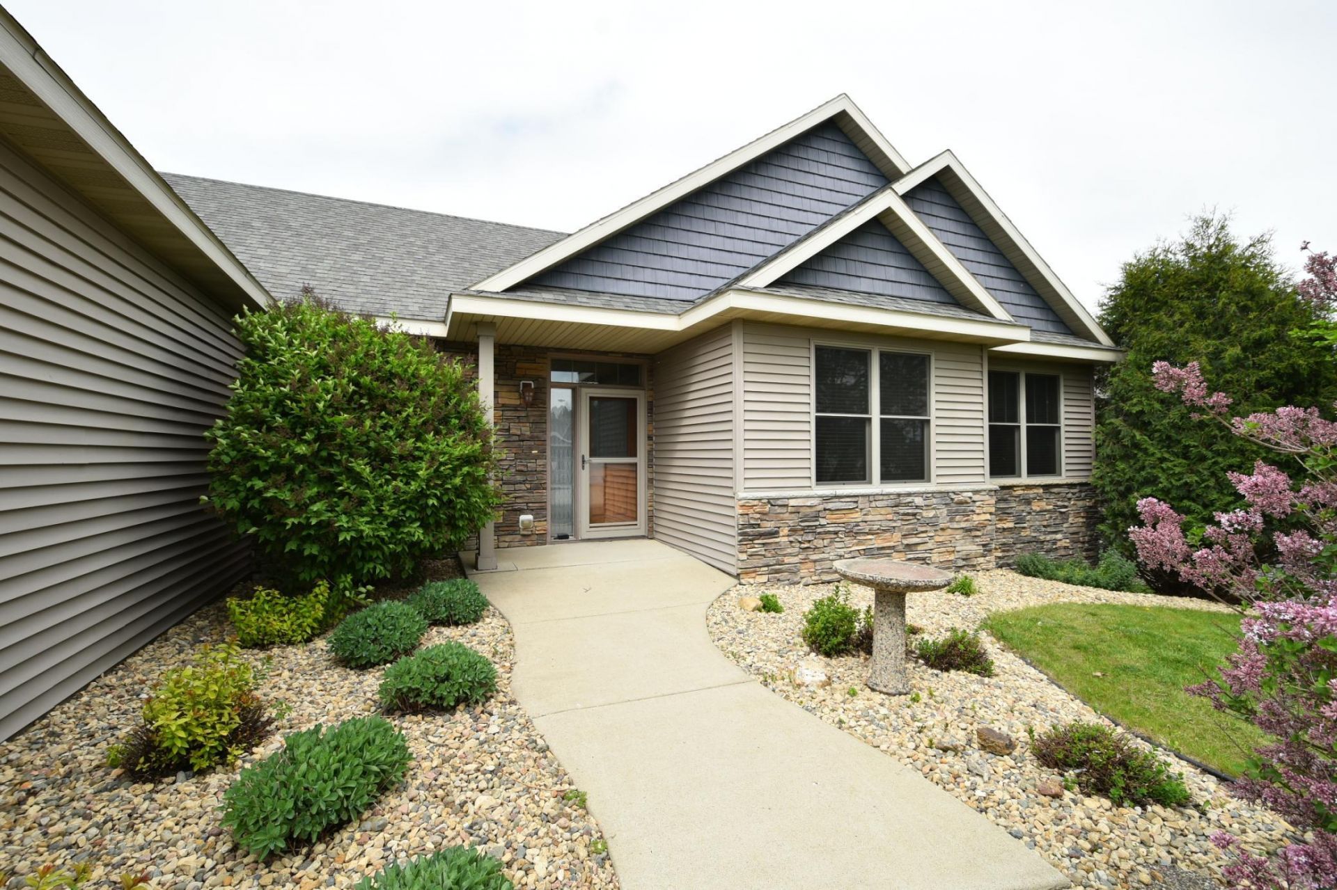 818 Augusta Avenue , Zumbrota, MN 55992