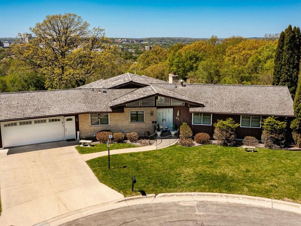 1607 Wilshire Court NE, Rochester, MN 55906