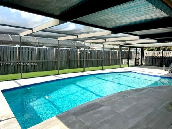 9551 NW 19th Pl, Sunrise, FL 33322