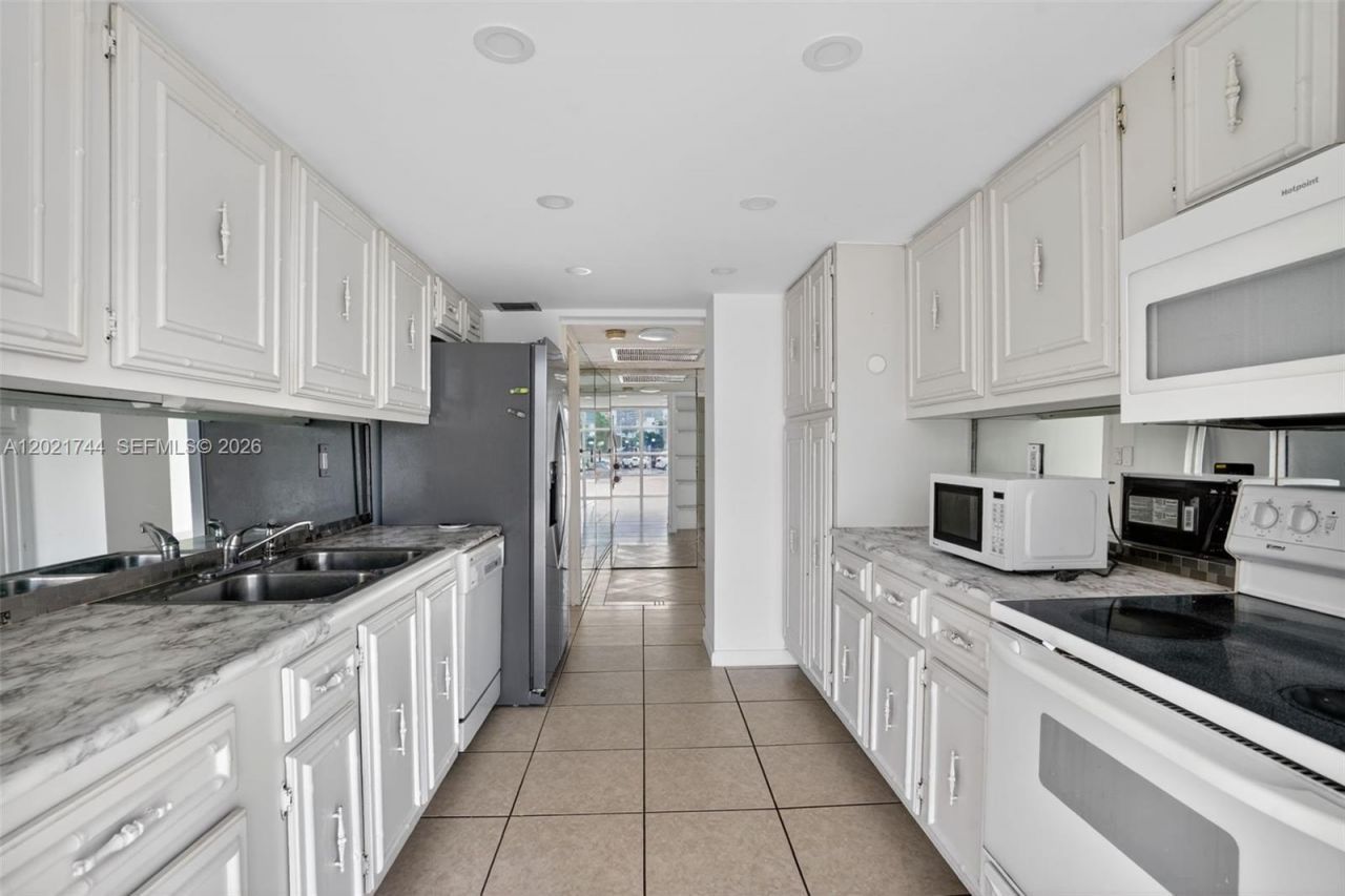 2000 Atlantic Shores Blvd , Unit 120, Hallandale Beach, FL 33009 Photo