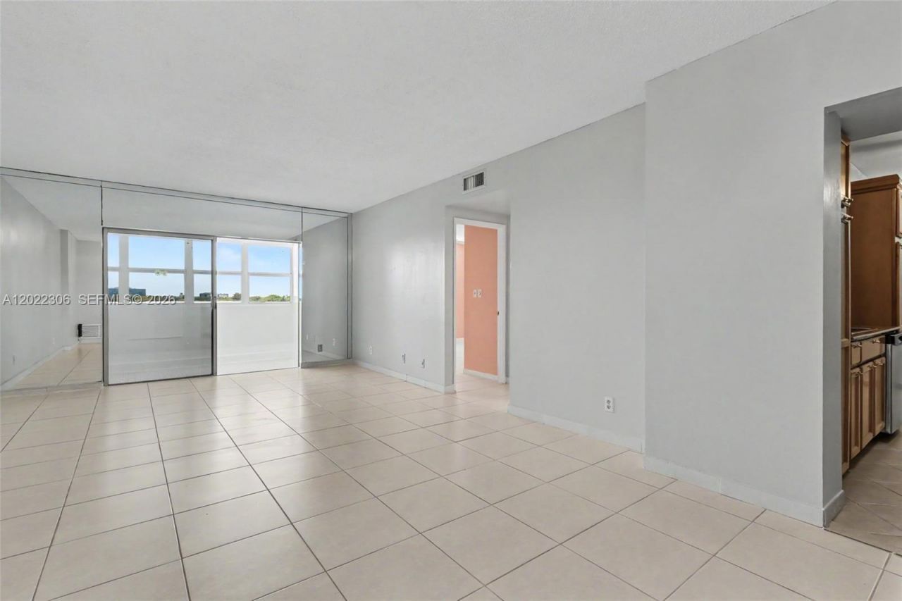 4330 Hillcrest Dr , Unit 506, Hollywood, FL 33021 Photo