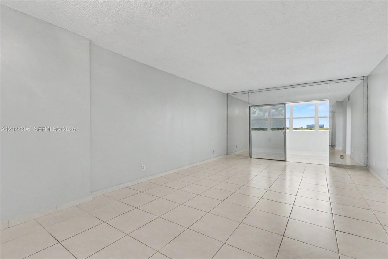 4330 Hillcrest Dr , Unit 506, Hollywood, FL 33021 Photo