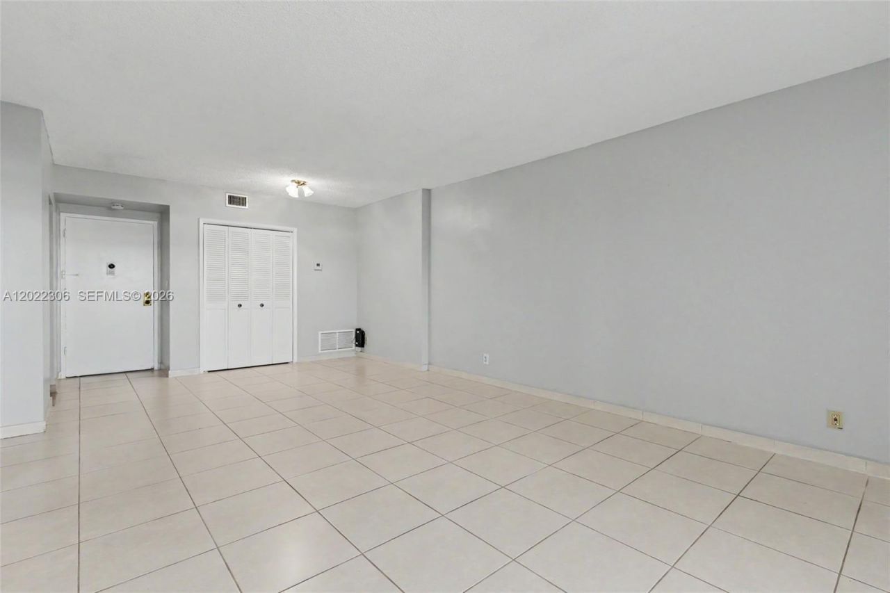 4330 Hillcrest Dr , Unit 506, Hollywood, FL 33021 Photo