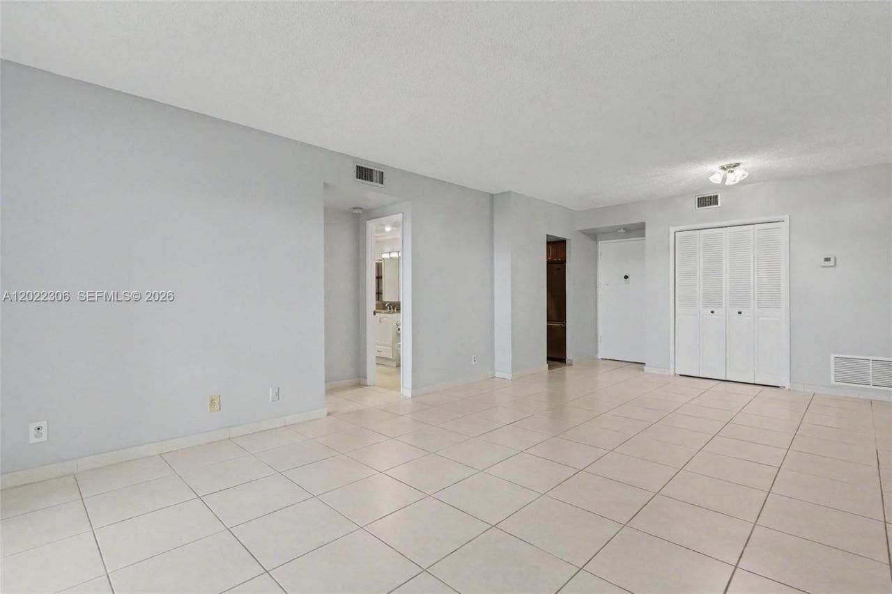 4330 Hillcrest Dr , Unit 506, Hollywood, FL 33021 Photo