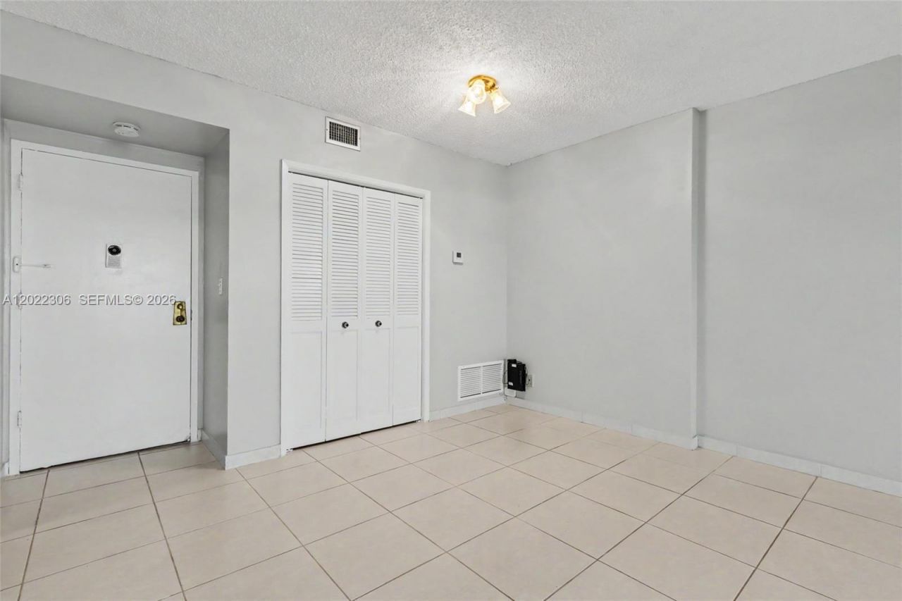 4330 Hillcrest Dr , Unit 506, Hollywood, FL 33021 Photo