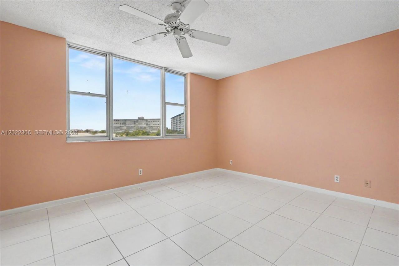 4330 Hillcrest Dr , Unit 506, Hollywood, FL 33021 Photo