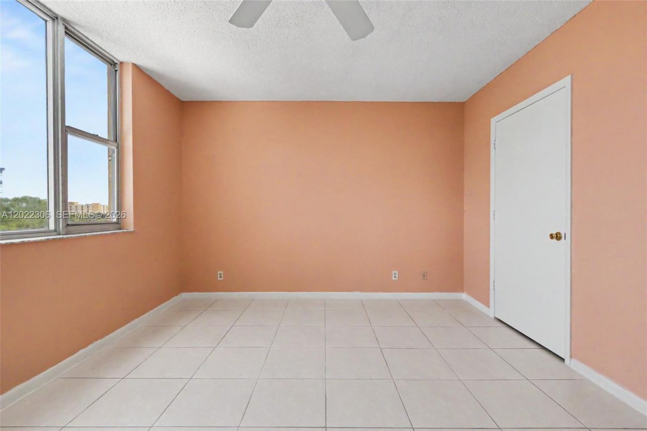 4330 Hillcrest Dr , Unit 506, Hollywood, FL 33021 Photo