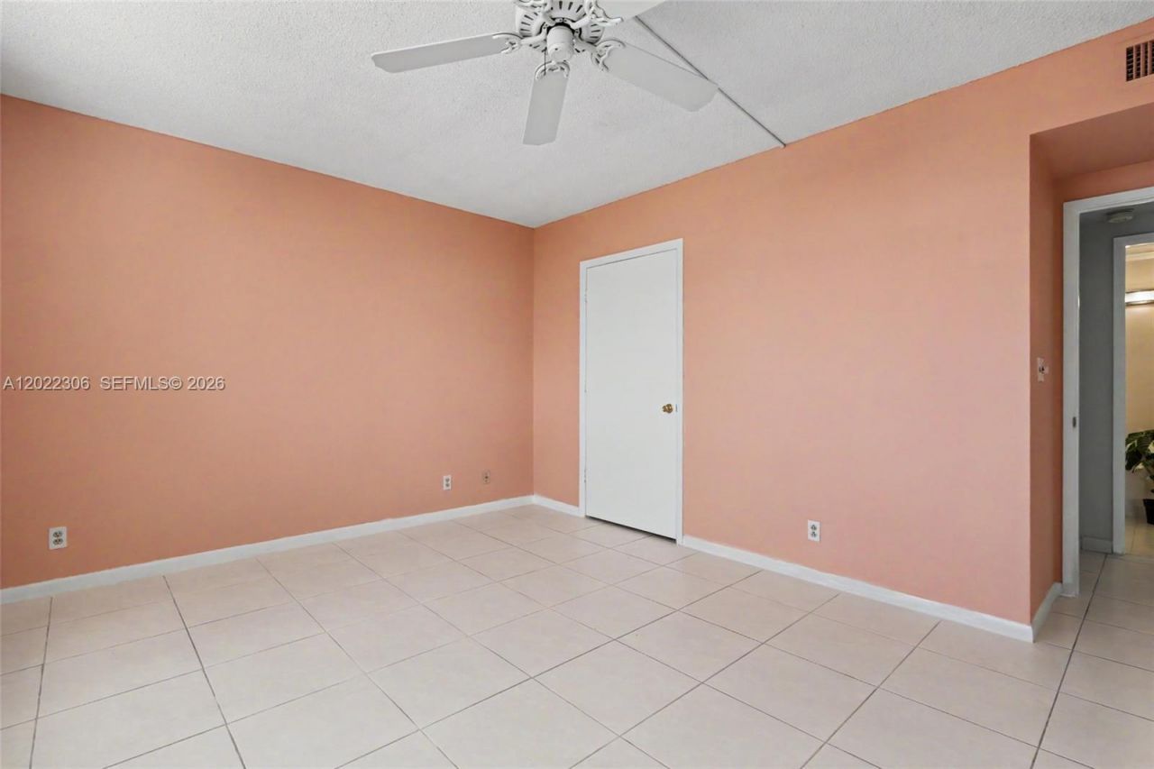 4330 Hillcrest Dr , Unit 506, Hollywood, FL 33021 Photo