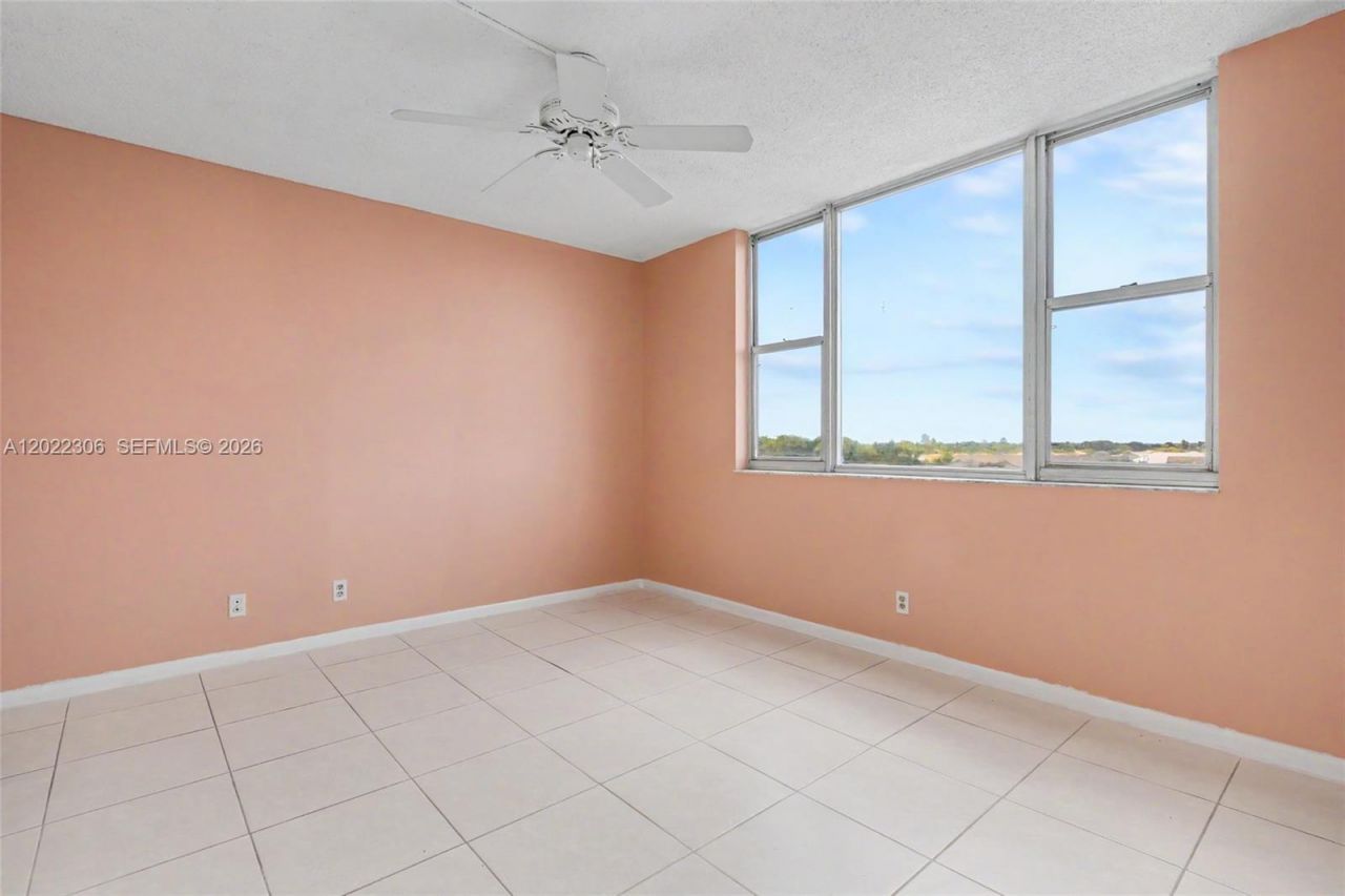 4330 Hillcrest Dr , Unit 506, Hollywood, FL 33021 Photo
