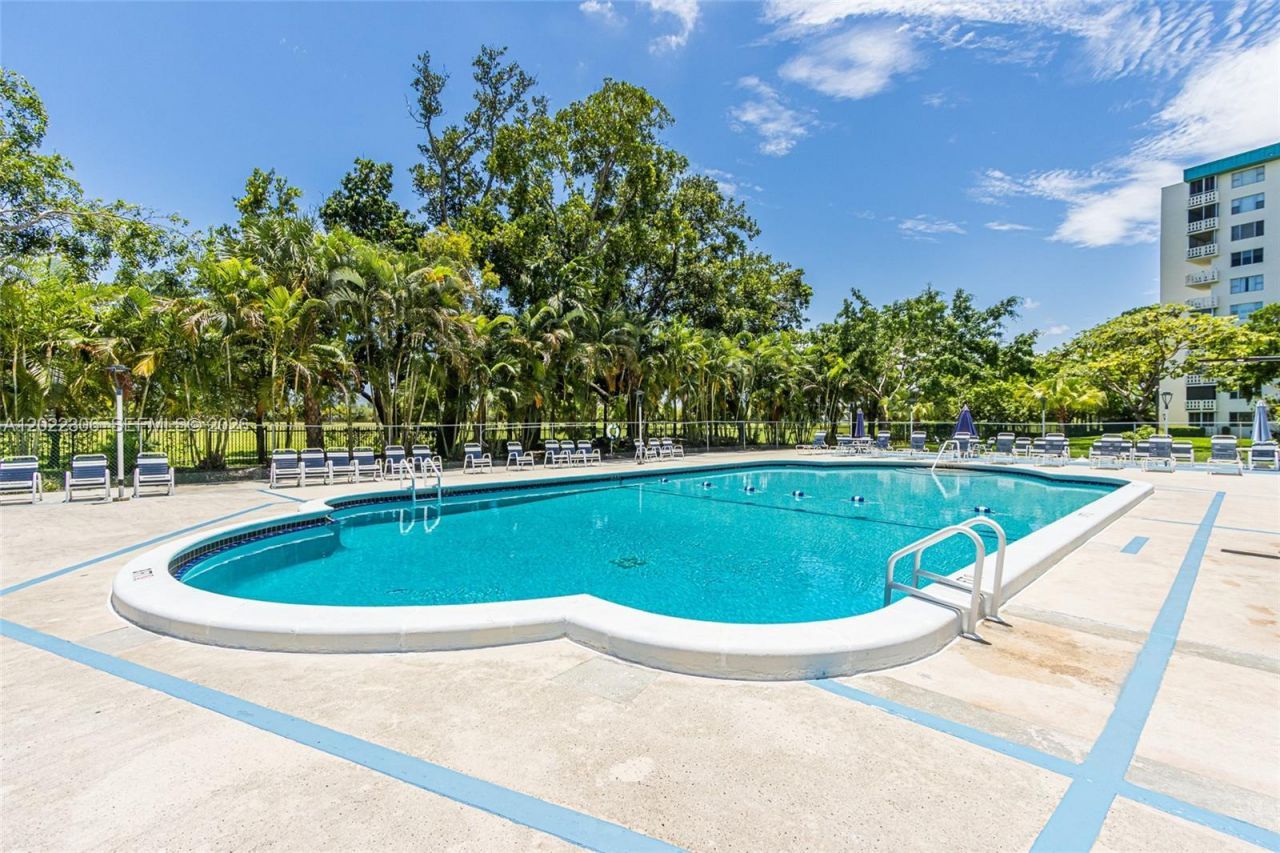 4330 Hillcrest Dr , Unit 506, Hollywood, FL 33021 Photo