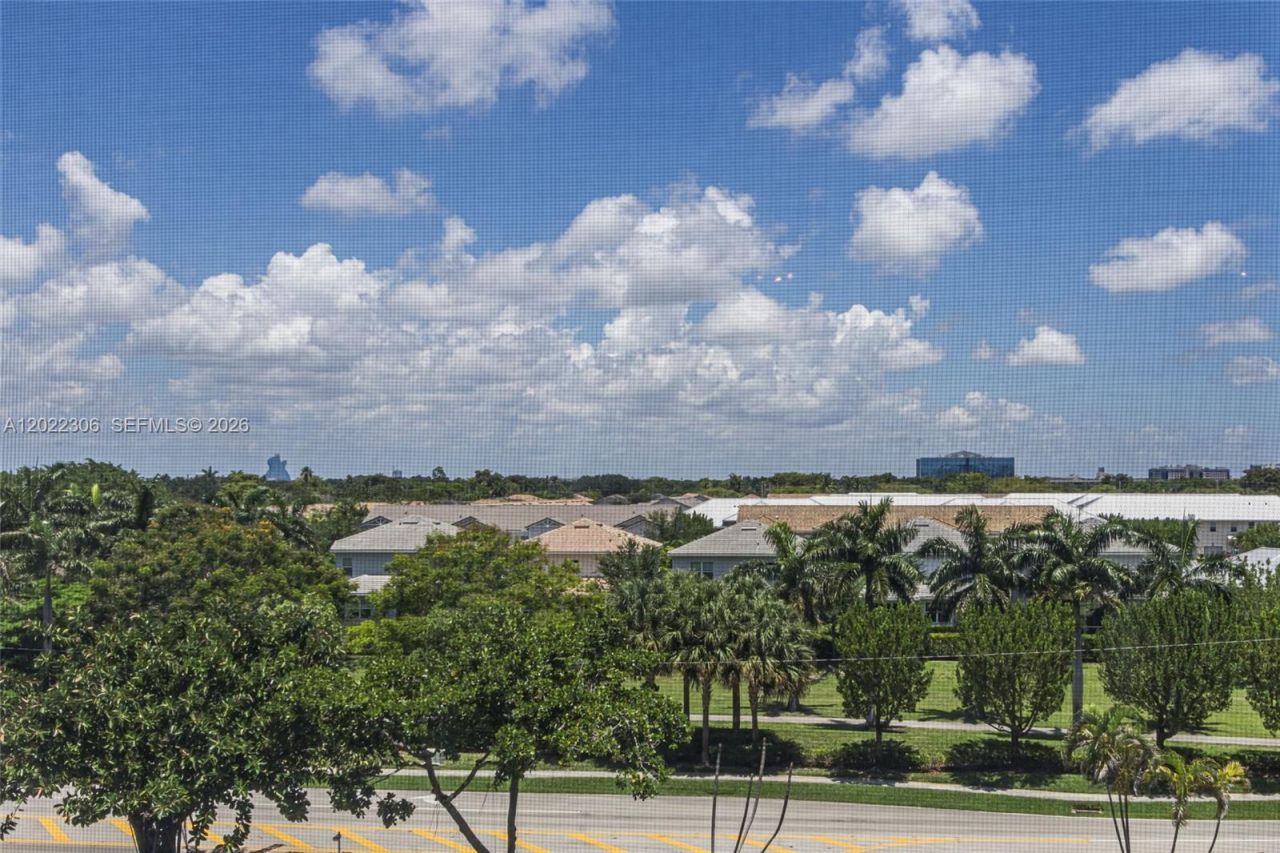 4330 Hillcrest Dr , Unit 506, Hollywood, FL 33021 Photo