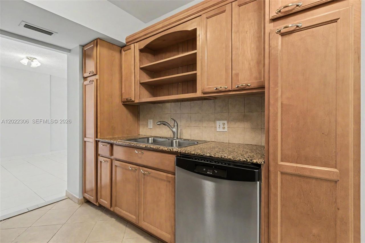 4330 Hillcrest Dr , Unit 506, Hollywood, FL 33021 Photo