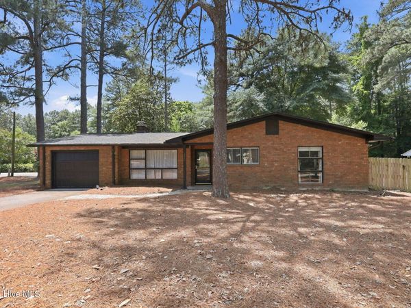 390 E Indiana Avenue , Southern Pines, NC 28387
