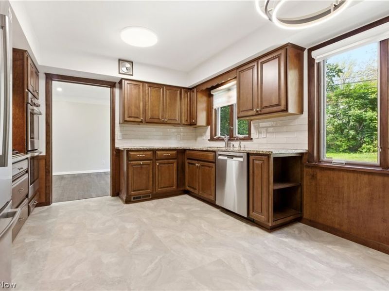 2056 Laurel Hill Drive, South Euclid, OH 44121 Photo 11