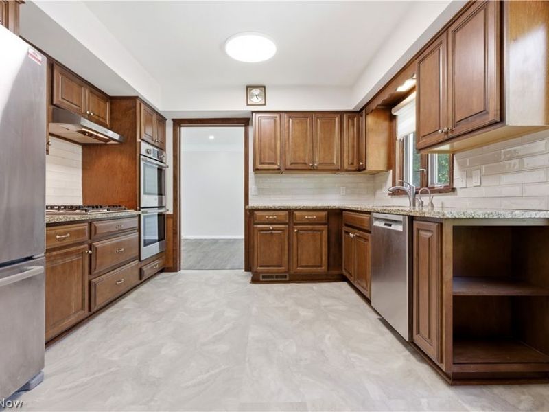 2056 Laurel Hill Drive, South Euclid, OH 44121 Photo 12