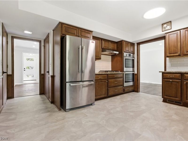 2056 Laurel Hill Drive, South Euclid, OH 44121 Photo 13