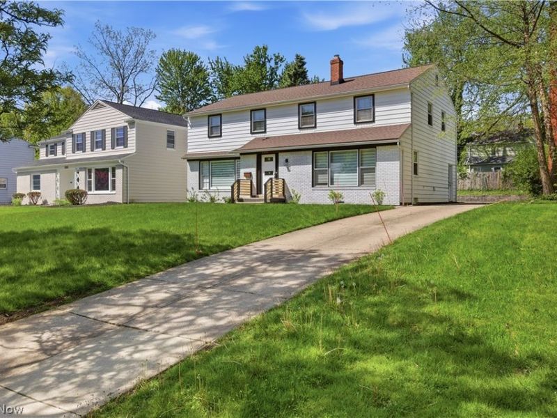 2056 Laurel Hill Drive, South Euclid, OH 44121 Photo 2