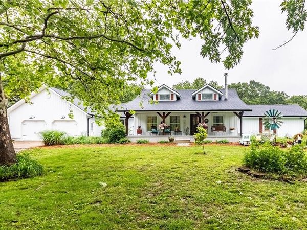 136 NE 901p Road, Clinton, MO 64735