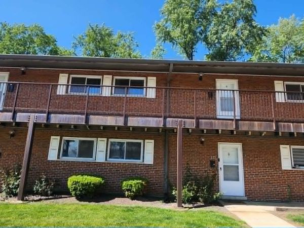 1910 W HATHERLEIGH Court , Unit 2D, Mount Prospect, IL 60056