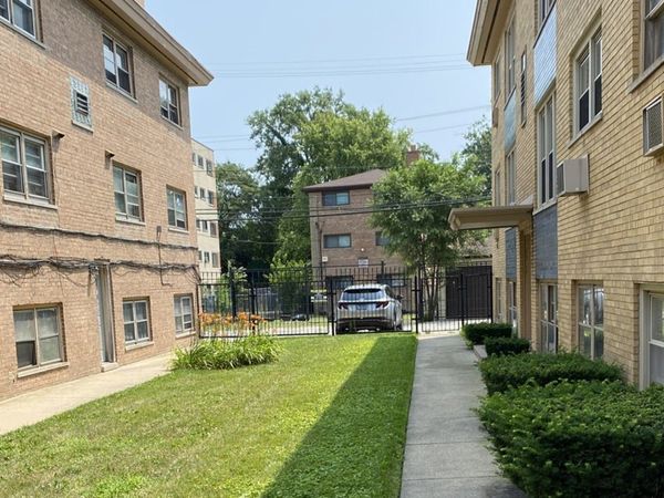 9215 S COTTAGE GROVE Avenue, Unit 2W, Chicago, IL 60619